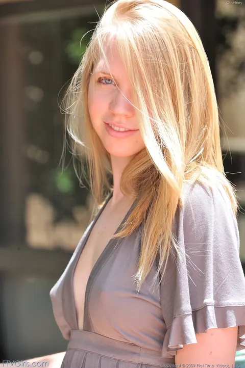 Taylor True: Blonde PAWG Flashes Her Tits and Ass in a Skirt Outdoors – photo 4 of 20