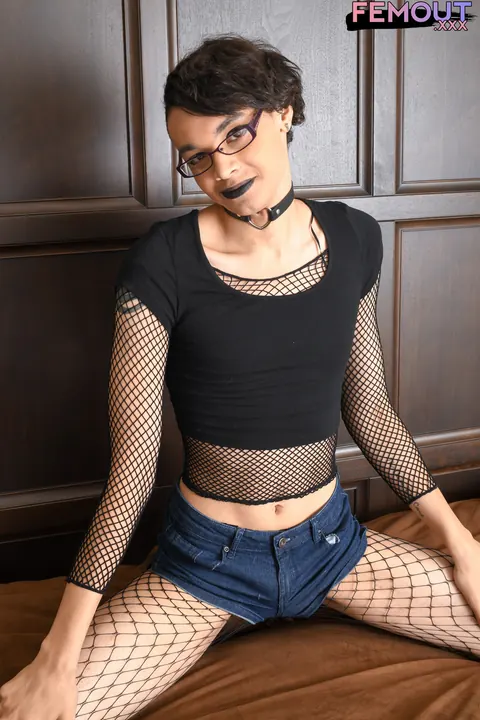 Trans Woman Strips Naked and Shows Her Body from All Sides – photo 1 of 16