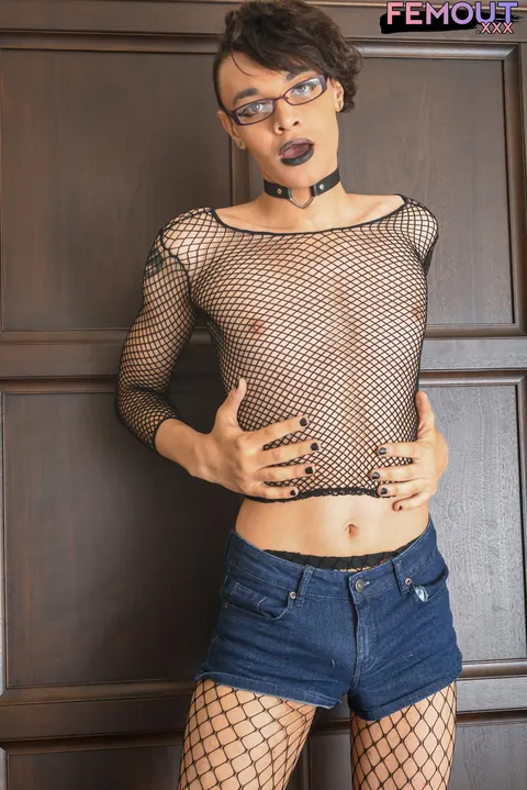 Trans Woman Strips Naked and Shows Her Body from All Sides – photo 3 of 16