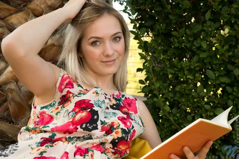 Kate Muse: Blonde in Lingerie Strips Outdoors and Shows Her Labia – photo 2 of 16