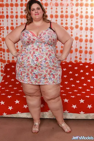 Erin Green – Tall Blonde BBW with Big Natural Tits Masturbates, Sucks and Fucks