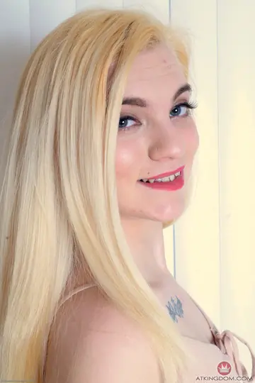 Petite Blonde Strips Out of Her Shorts for Anal Spreading