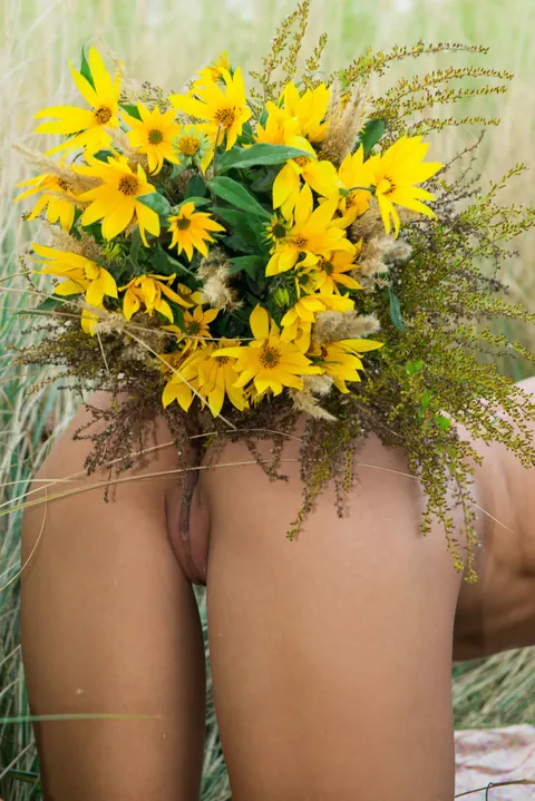 Tigra: Tall Brunette Poses Nude Displaying Her Tattoo – photo 20 of 21