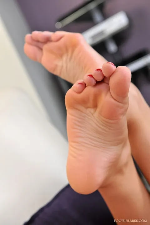 August Ames: Busty Brunette MILF Gives a Footjob and Rides Her Partner – photo 9 of 19