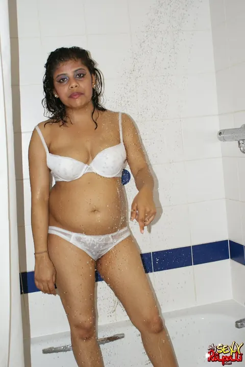Indian Woman Strips Naked and Showers in the Bathroom – photo 10 of 15
