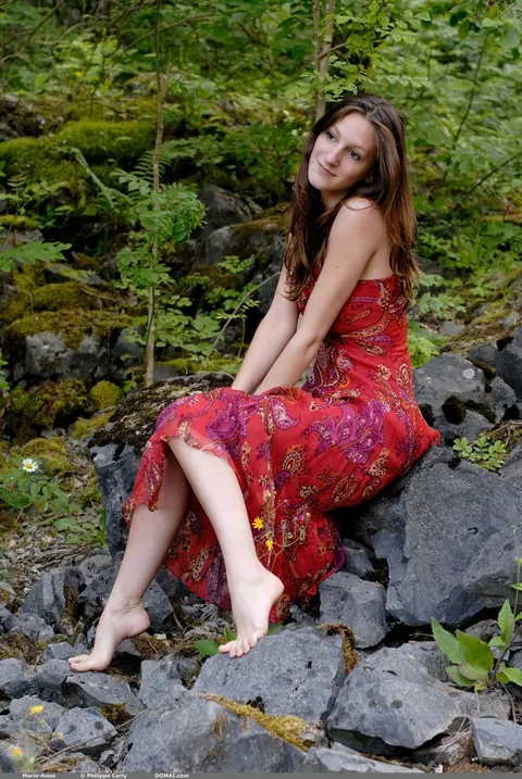 Marie Anne: Tall Brunette with Big Tits Spreads Her Pussy in the Forest – photo 1 of 17
