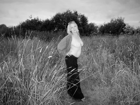 Lady La Perle: Thick Blonde MILF Flaunts Her Big Ass Outdoors in Panties – photo 7 of 15