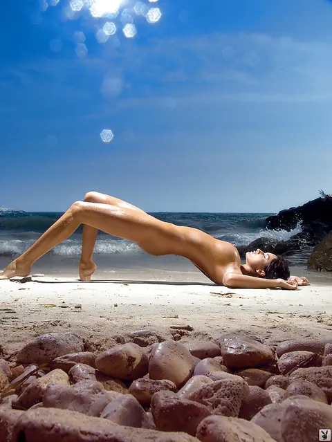 Sylwia Romaniuk: Tall Brunette Shows Off Her Big Natural Tits on the Beach – photo 12 of 14
