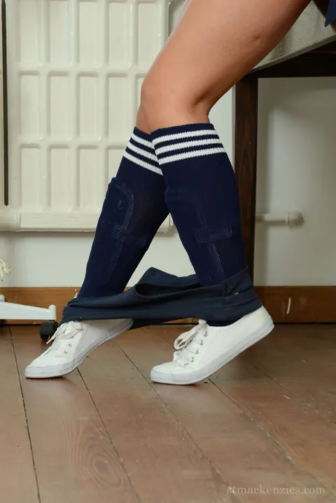 Amy Green: PAWG Blonde Strips Out of Her Socks – photo 12 of 15
