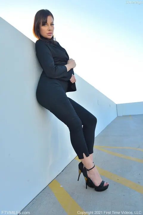Sovereign Syre: Tall Redhead MILF Flashes Her Tits and Ass in the Office and Car – photo 15 of 20