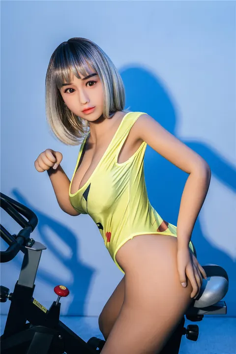 Woman in a Bikini Reveals Her Big Tits and Ass – photo 10 of 21