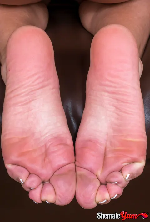 Mature Trans Woman in Heels Masturbates and Spreads – photo 10 of 16