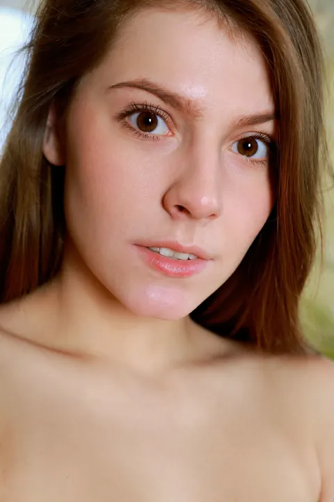 Lauren Swift: Tall Russian Brunette with a Big Ass Spreads Her Pussy – photo 8 of 21