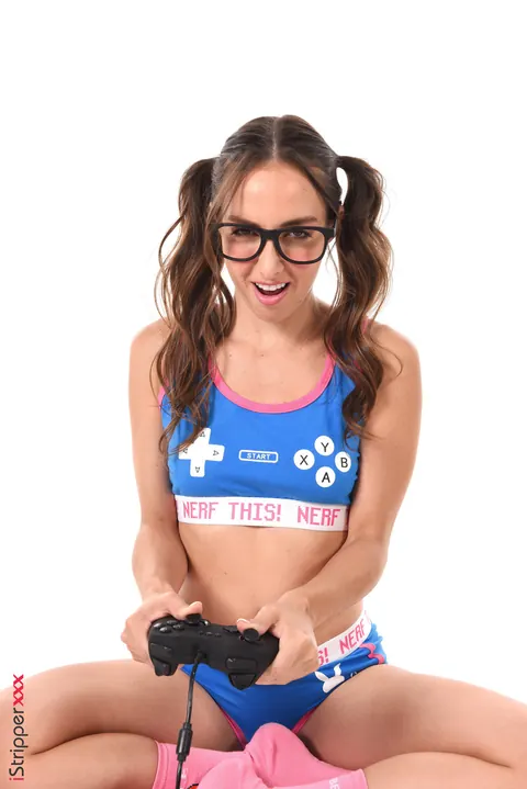 PAWG in Glasses and Shorts Fingers Her Ass and Uses a Dildo – photo 5 of 15