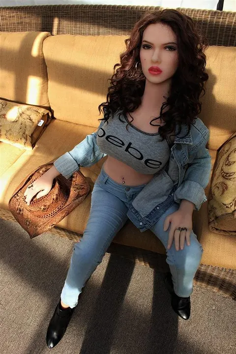 Curly-Haired Thick Babe Strips Out of Her Jeans – photo 19 of 19
