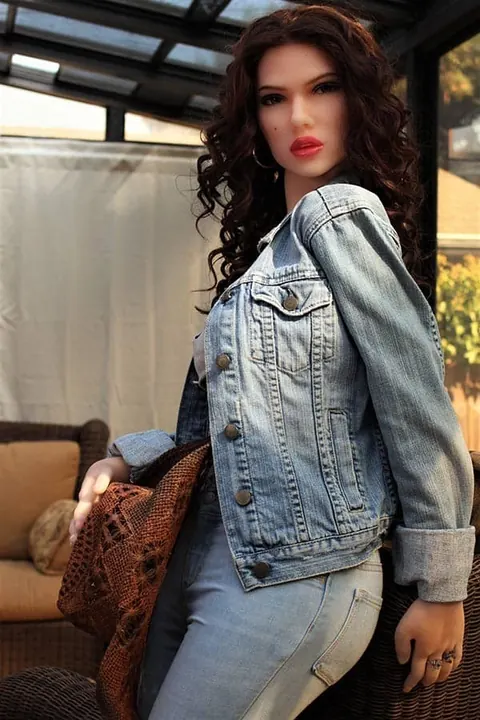 Curly-Haired Thick Babe Strips Out of Her Jeans – photo 6 of 19
