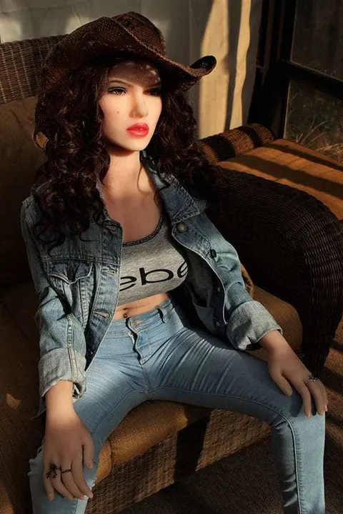 Curly-Haired Thick Babe Strips Out of Her Jeans – photo 13 of 19