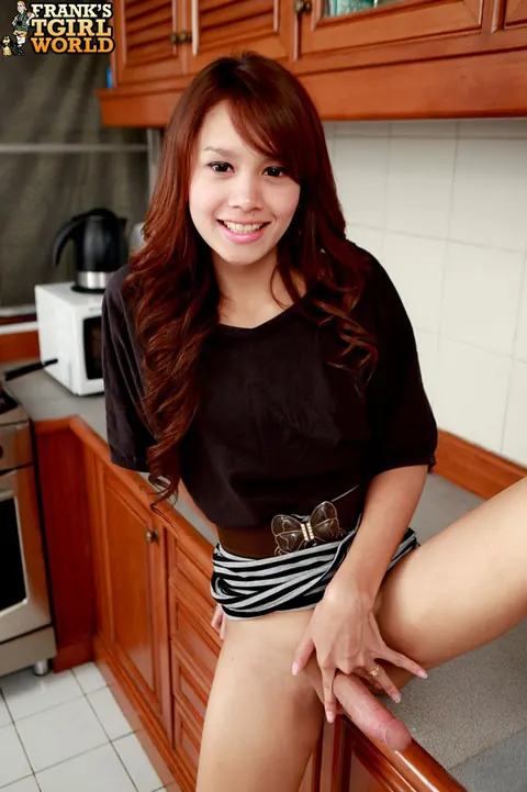 Petite Trans Woman Spreads Her Legs – photo 8 of 10