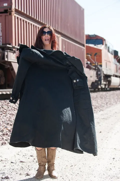 Alicia Silver: Thick Blonde MILF in Glasses Shows Her Hairy Pussy on Railway Tracks – photo 4 of 17