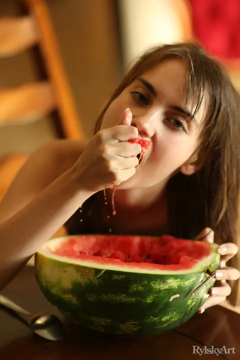Sofy Bee: European Brunette Eats Watermelon Nude with Tattoos and Hairy Bush – photo 5 of 16