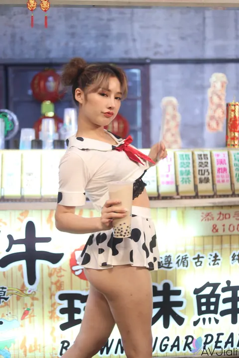 Chinese Woman Gets Fingered and Fucked Standing Doggy – photo 5 of 20