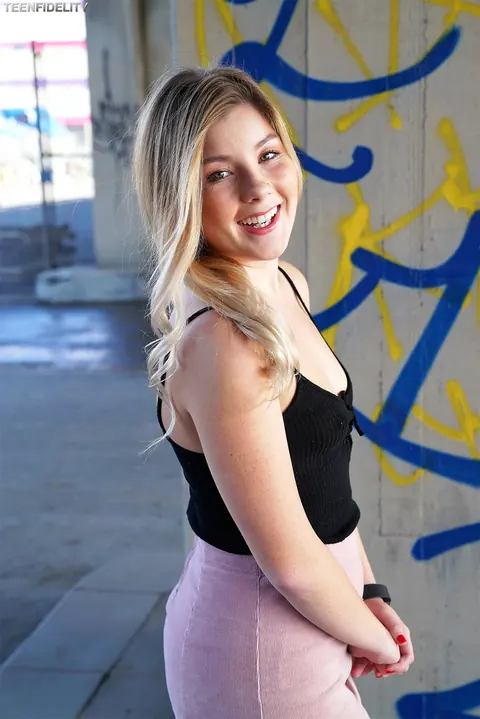 Vienna Rose: Blonde in Glasses Gives a Handjob Outdoors – photo 4 of 20
