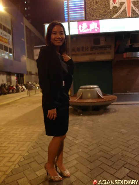 Busty Chinese Brunette in a Skirt Gets Fucked Outdoors – photo 4 of 20