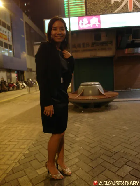 Busty Chinese Brunette in a Skirt Gets Fucked Outdoors – photo 3 of 20