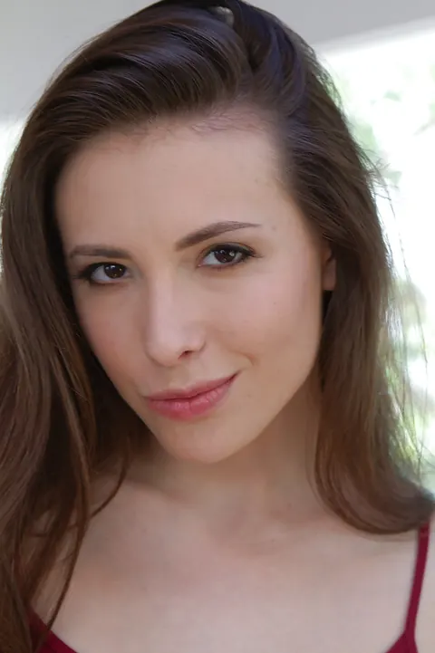 Casey Calvert: Brunette PAWG Shows Off Her Perfect Ass in Panties and Jeans – photo 1 of 16