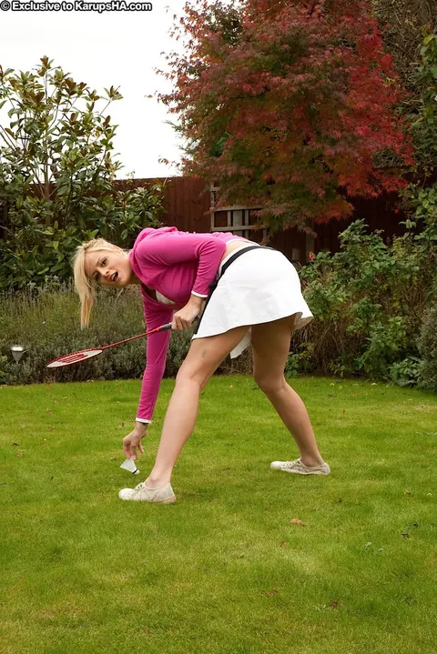 Chloe Conrad: Tall Blonde with Big Tits Strips Outdoors in a Skirt – photo 4 of 21