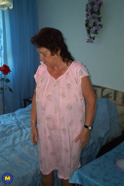 Curvy Mature European Woman Strips and Shows Her Big Tits – photo 5 of 21