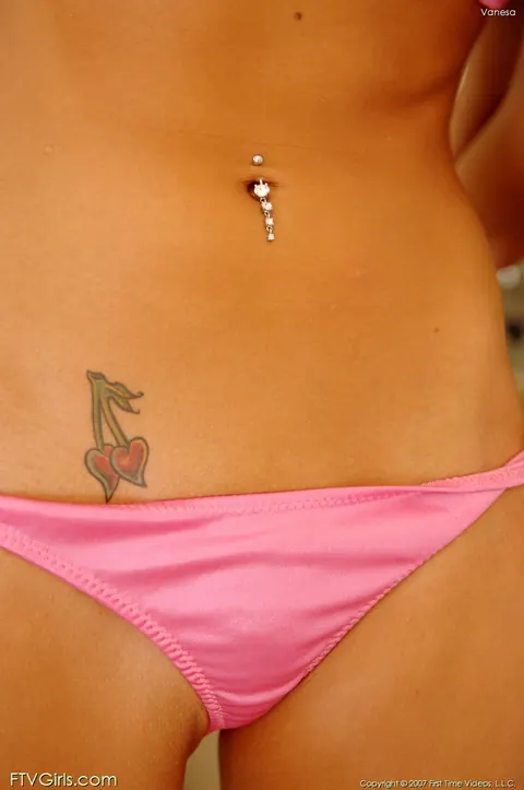 Jessica Valentino: Slim Brunette Strips Off Her Bikini and Spreads Her Pussy – photo 18 of 20