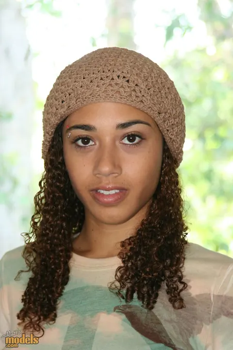 Mimi Allen: Ebony Babe Poses Nude in a Skull Cap – photo 2 of 16