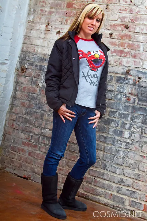 Nicole Hart: European Redhead Reveals Her Big Tits in Jeans and Panties – photo 5 of 16