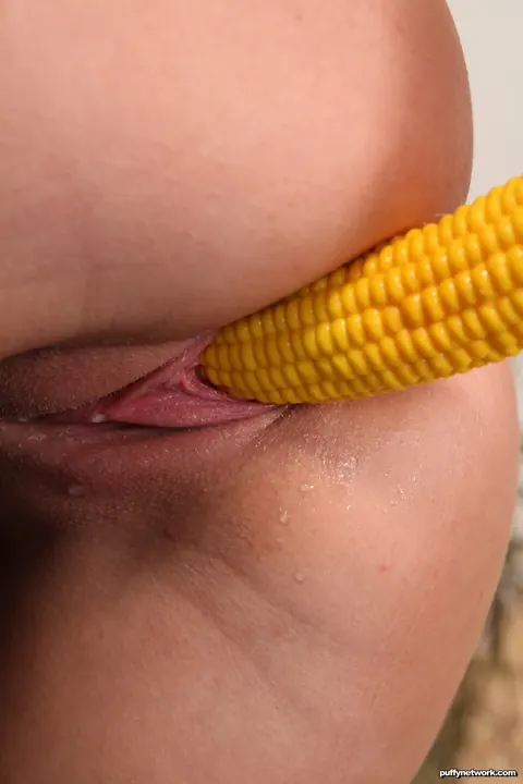 Gianna Ray: Blonde PAWG Plays with a Dildo and Spreads Wide – photo 15 of 15