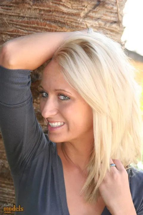 Blonde Shows Off in Panties and Flip-Flops Outdoors – photo 2 of 16