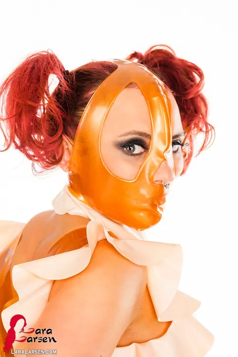 Lara Larsen: Amateur Thick Redhead in Latex and Stockings Shows Off Pigtails – photo 12 of 12