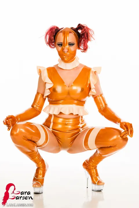 Lara Larsen: Amateur Thick Redhead in Latex and Stockings Shows Off Pigtails – photo 6 of 12