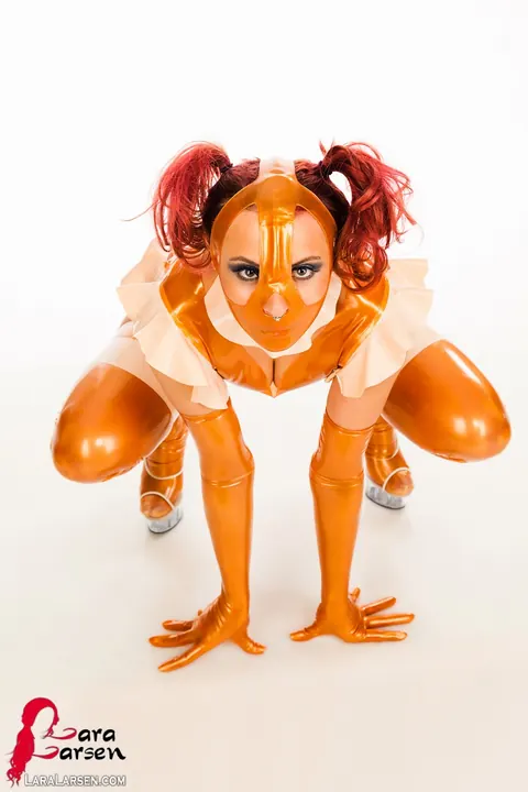 Lara Larsen: Amateur Thick Redhead in Latex and Stockings Shows Off Pigtails – photo 7 of 12