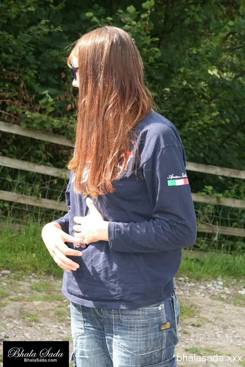 Brunette MILF Strips Off Her Jeans to Lingerie in the Forest – photo 6 of 15