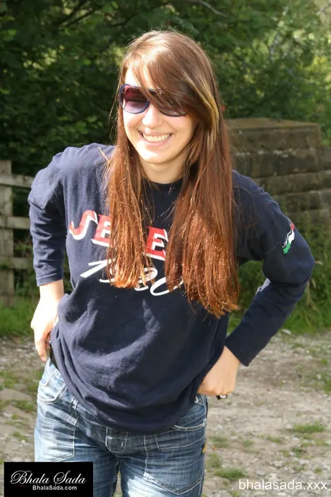 Brunette MILF Strips Off Her Jeans to Lingerie in the Forest – photo 9 of 15