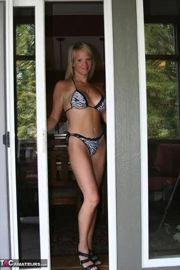 Jayme Lawrence – Blonde MILF in a Bikini Masturbates Before Cowgirl Sex