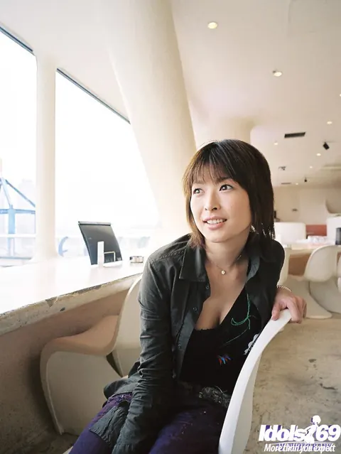Nana Natsume: Japanese Babe Reveals Her Big Natural Tits – photo 6 of 16
