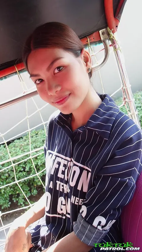 Petite Asian Amateur Fucks and Spreads Outdoors – photo 2 of 21