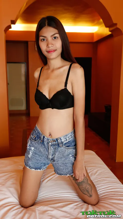 Petite Asian Amateur Fucks and Spreads Outdoors – photo 6 of 21