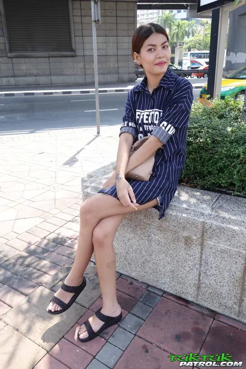 Petite Asian Amateur Fucks and Spreads Outdoors – photo 1 of 21