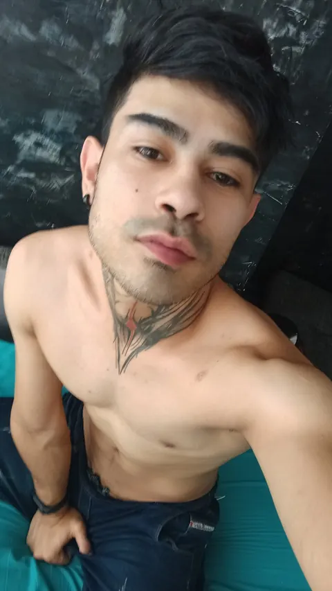 Man Strokes His Cock to a Cumshot – photo 3 of 13