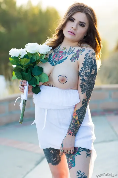 Farrah paws: Tattooed Brunette with Big Natural Tits Strips Outside – photo 5 of 15