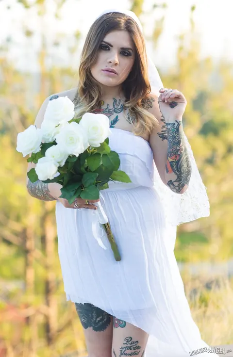 Farrah paws: Tattooed Brunette with Big Natural Tits Strips Outside – photo 2 of 15