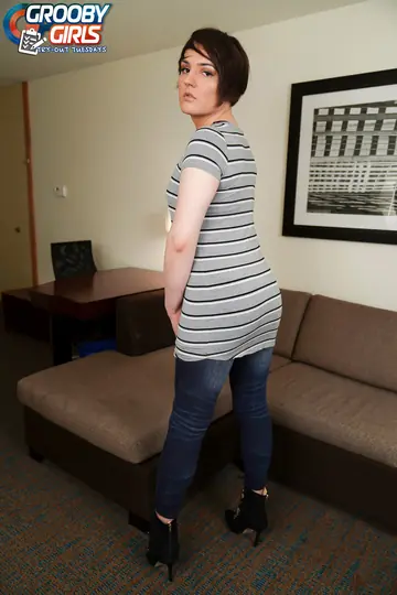 Curvy Trans Woman Poses Nude Displaying Her Big Ass